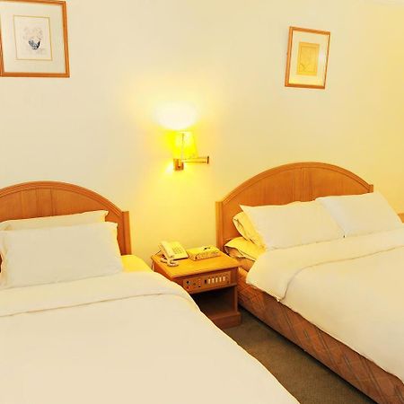 Borneo Hotel Kuching Buitenkant foto