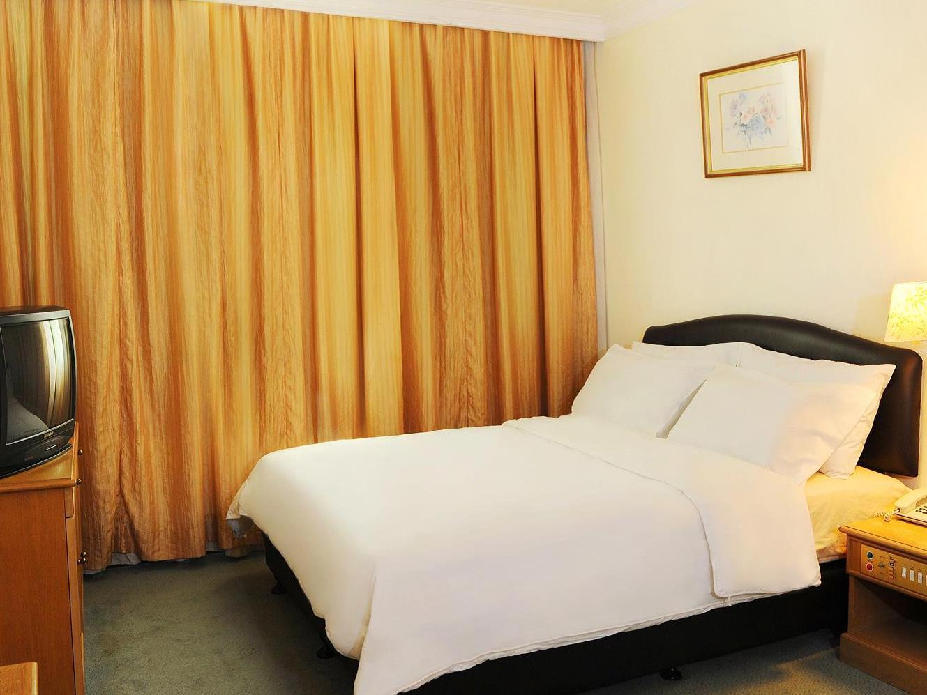 Borneo Hotel Kuching Buitenkant foto