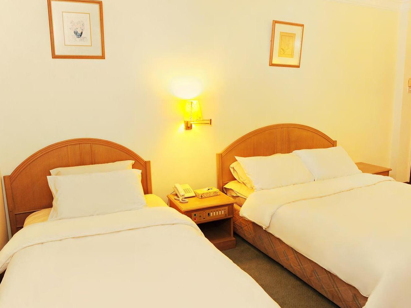 Borneo Hotel Kuching Buitenkant foto